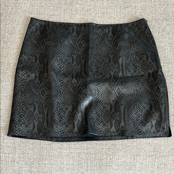 Guess Black Mini Pencil Skirt Night Out - Picture 1 of 8